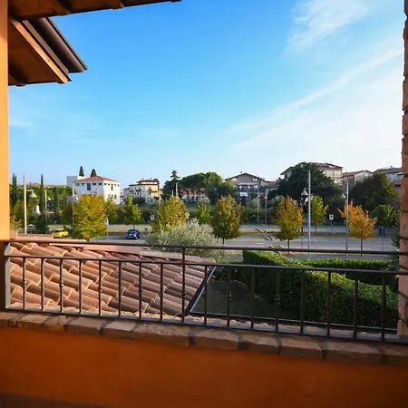 Orange Moniga del Garda